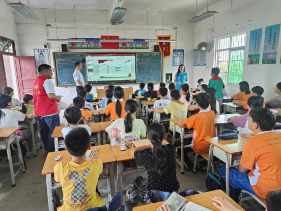 兰石镇深入校园开展社会信用体系建设宣传活动