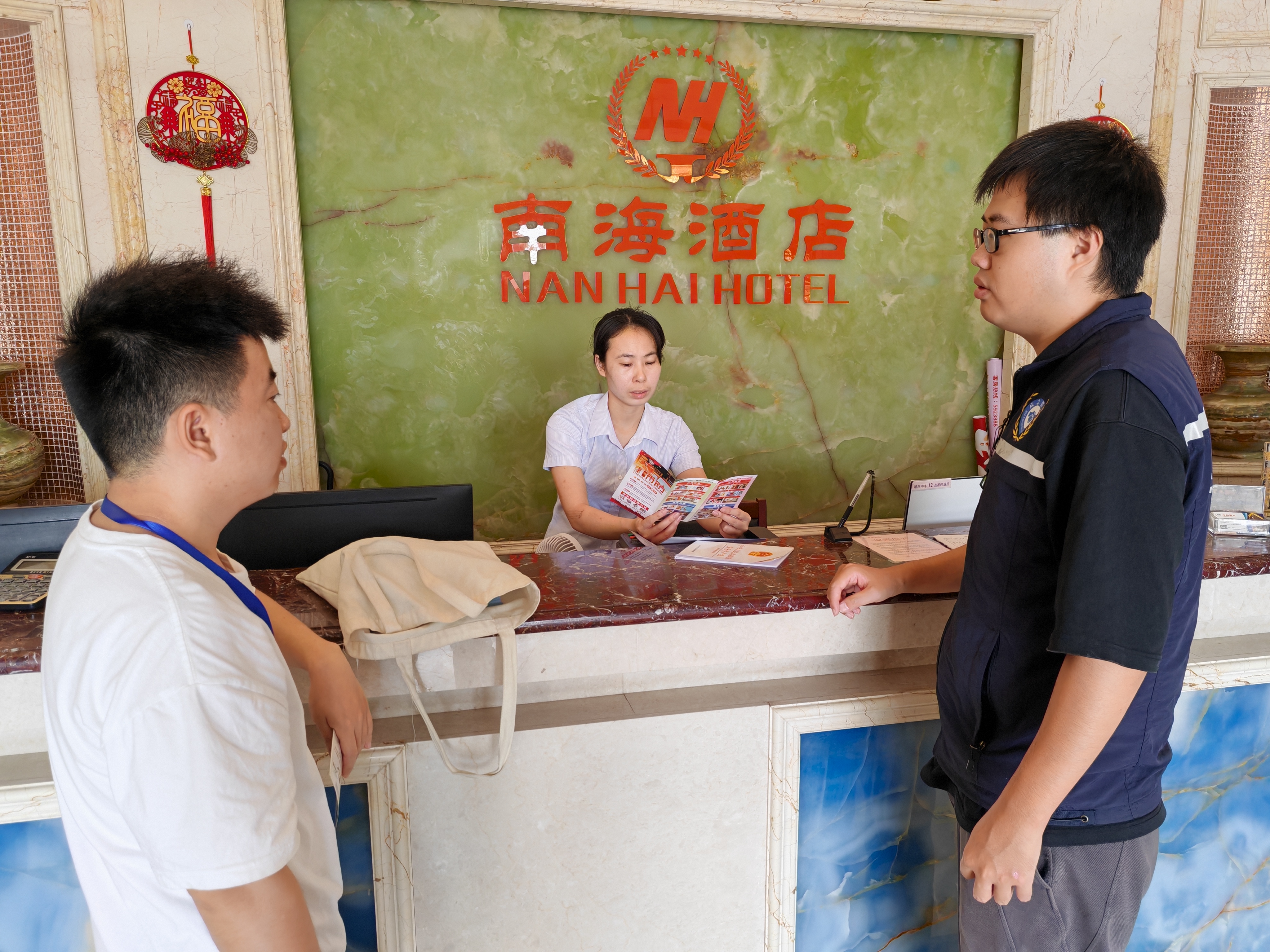 吴川市吴阳镇开展社会信用宣传活动