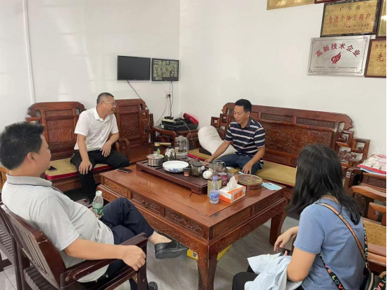 吴川市海滨街道开展《广东省社会信用条例》宣传进企业活动