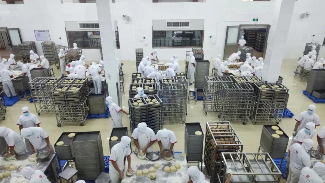 非遗技艺，饼香四溢！新华社探访吴川月饼生产一线