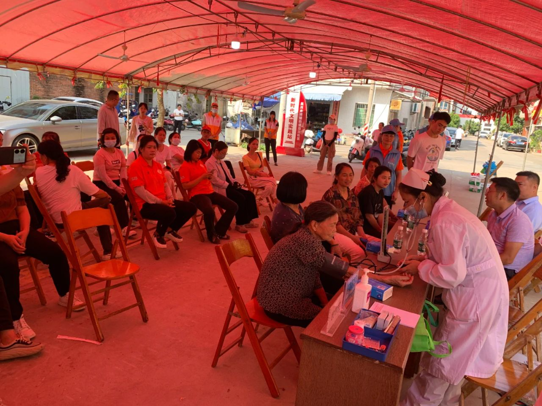 博铺街道：开展重阳健康义诊暨禁毒宣传活动