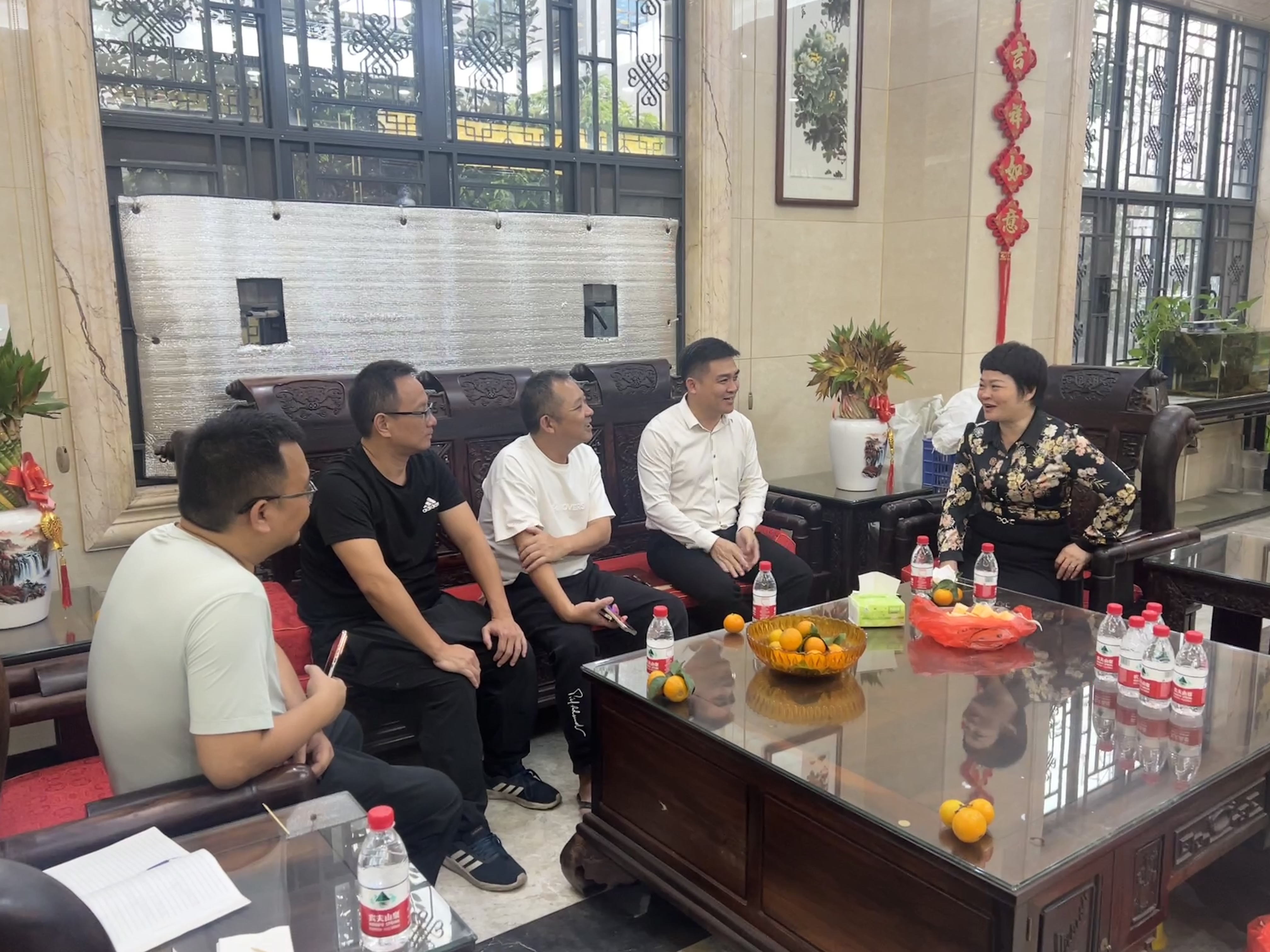 吴川市大山江街道与科工贸局联合企业开展社会诚信建设宣传活动