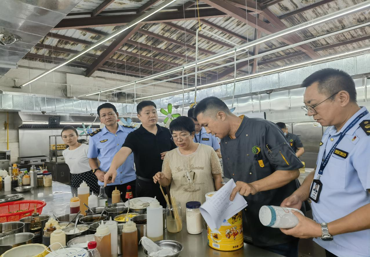 积极开展禁毒行动  坚决守护市场净土 (2).png