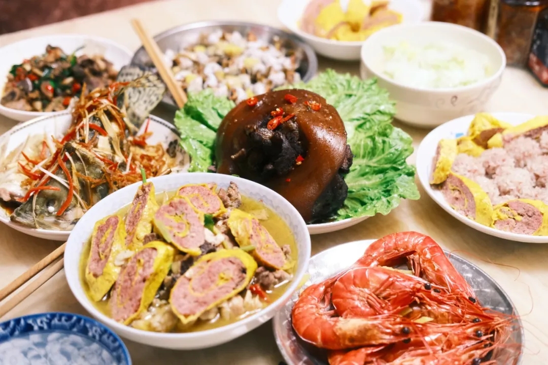 年夜饭里盛亲情