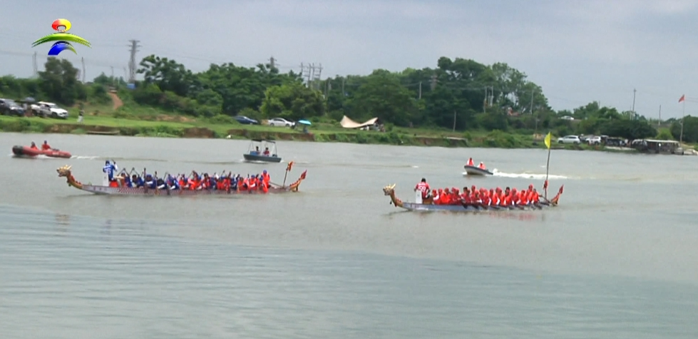 博铺街道沿江社区举行龙舟赛