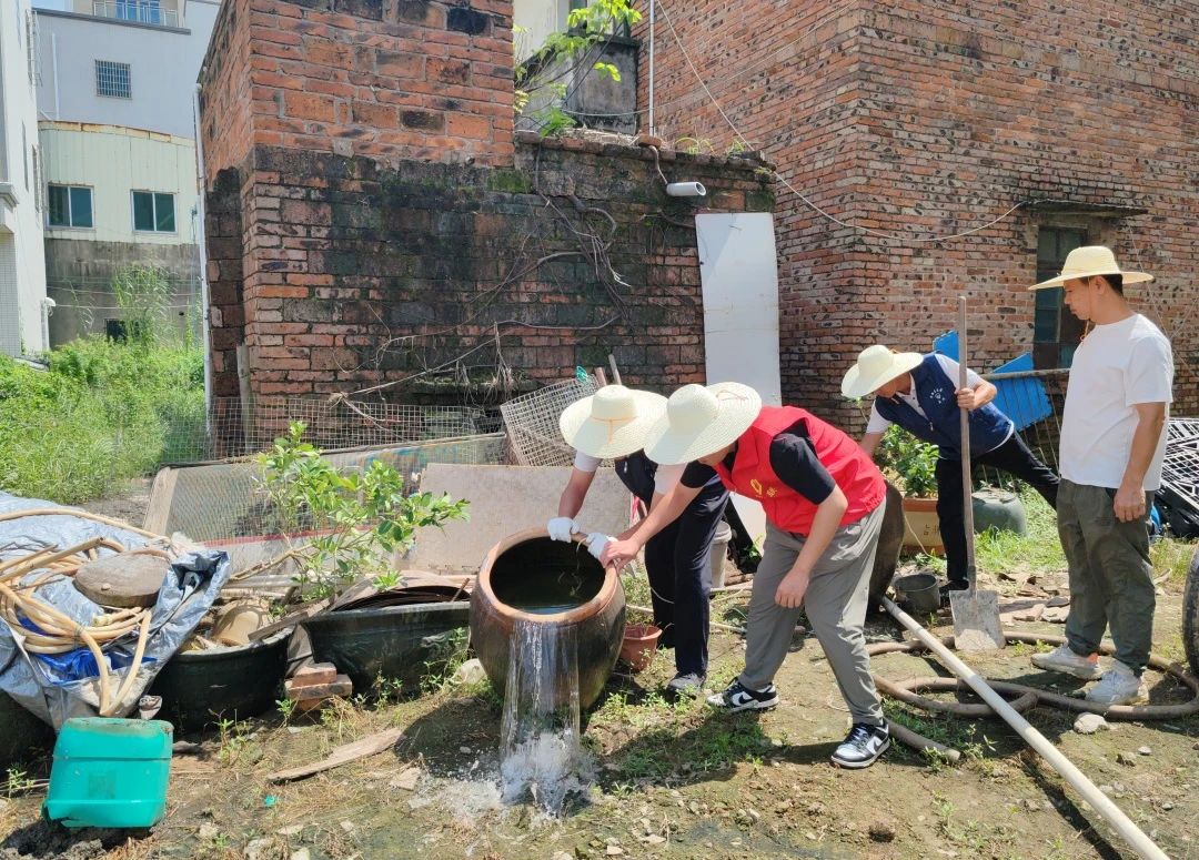 博铺街道开展人居环境整治暨基孔肯雅热防控志愿服务活动