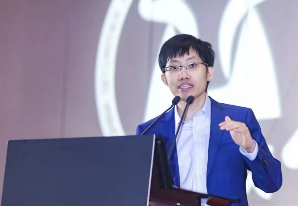 3-梁文锋  （网络照片）.jpg