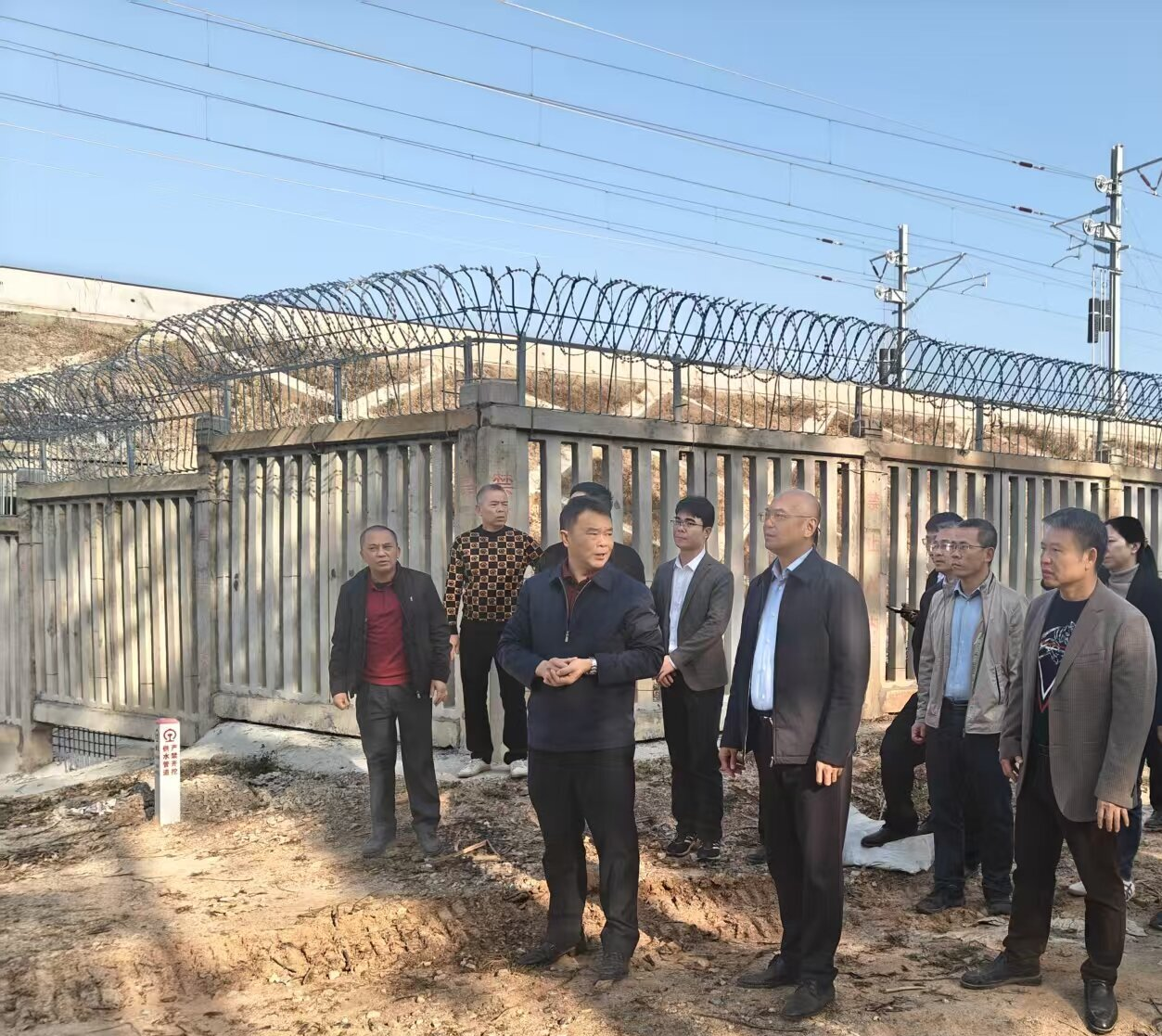 吴川市委书记庞晓冬率队督导高铁沿线森林防灭火工作